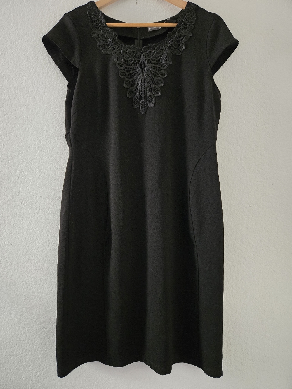 Signature Collection Women’s Black Lace Applique Knee Length Dress